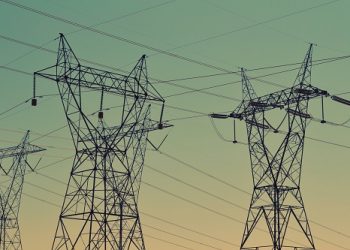 Arco voltaico: revisión de la literatura, a propósito de un caso